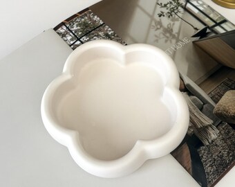Bol decorativo Blossom Plum, plato neutro con forma de flor de ciruelo, organizador de joyas estético, recipiente moderno de hormigón, decoración minimalista hecha a mano