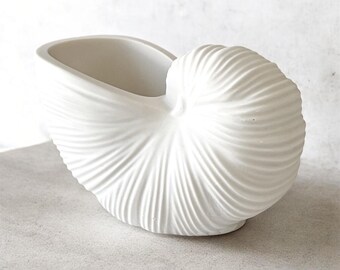 Jarrón y maceta Grand Conch, maceta para suculentas de estilo costero neutro, jarrón de conchas marinas hecho a mano, decoración estética para casas de playa, flor minimalista