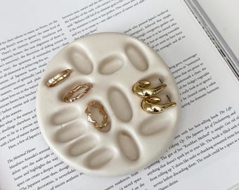Plato multianillo escalonado, soporte redondo de hormigón para anillos, joyero neutro, regalo estético para compromiso, torre de almacenamiento minimalista