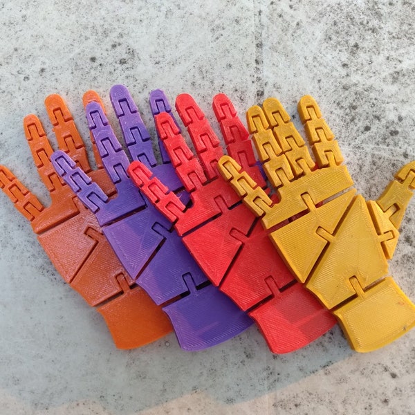 Kinetic Hand Sculpture Fidget Decoration, Articulated Fingers, Flexible 3D Printed Plastic Model