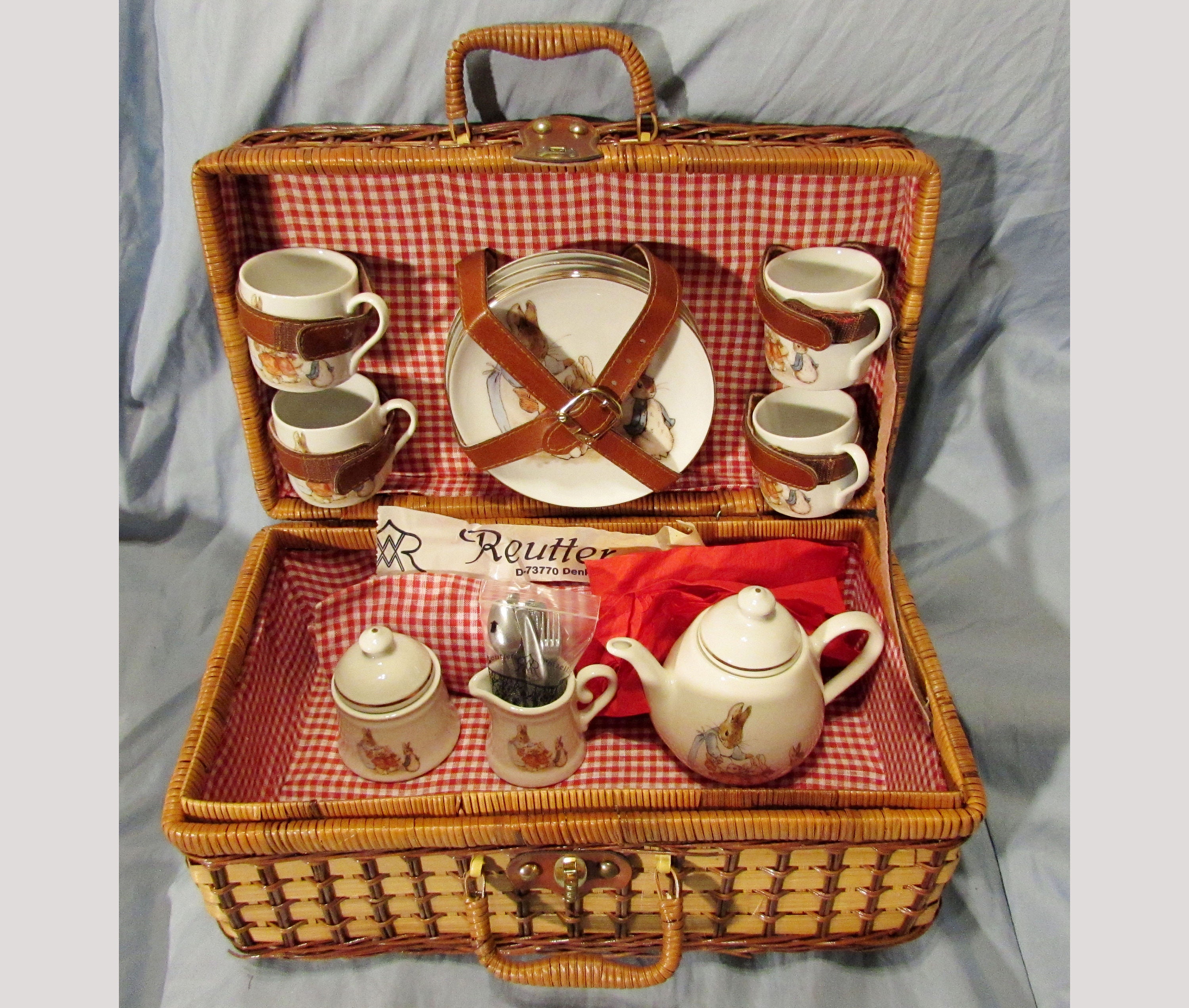 Peter rabbit tea set in clearance picnic basket