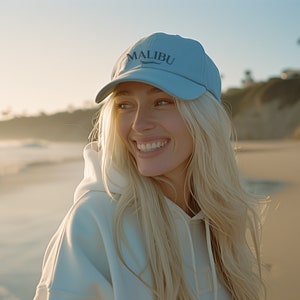 Chapéu de pai bordado Malibu Wave | Boné moderno para estilo casual e moda de verão | Presente unissex ajustável