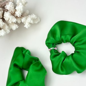 Silk Satin Scrunchies for Her, Mother&#39;s Day Gifts Luxury Hair Accessory Beaded Fashion Hair Tie, Eco-friendly Handmade Silk Purse Charm Red
