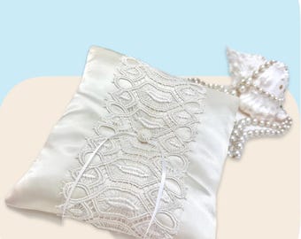 Ivory Wedding Ring Pillow Satin Mini Ring Bearer Cushion Bridal Gifts New with Vintage Lace Trim Lace Ribbon Center Button Luxury Shine