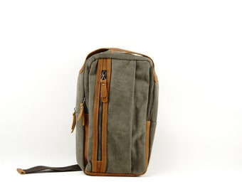 Canvas Sling Bag mit Lederbesatz, Tragen Sie über die Schulter über die Vorder- oder Rückseite.