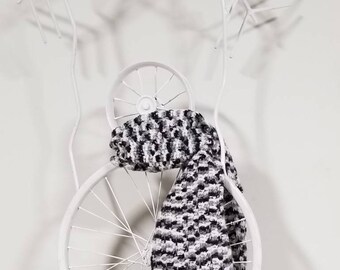 Scarf gray, black and white