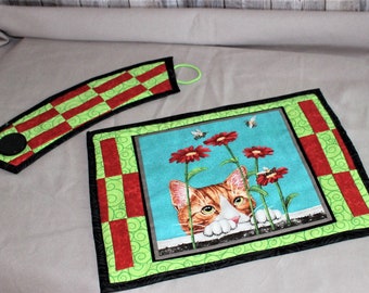 Alfombrilla y funda para taza con forma de gatito