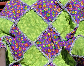 Edredón floral de retazos, verde brillante y morado (44 x 44 pulgadas)