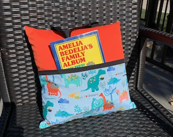 Almohada con forma de libro de dinosaurios