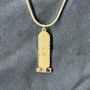 Ägyptische Kartusche Anhänger Halskette in Gold Ton | Antike Hieroglyphe Schmuck | Personalisierte Pharao Name Amulett Charme Made in Ägypten
