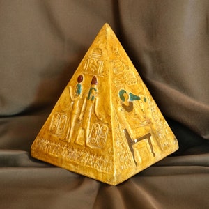 The Great Pyramid of Giza Egyptian Pyramid Statue Unique Symbol of Ancient Egypt Pharaonic inscriptions Egyptian Decorations - Made in Egypt
