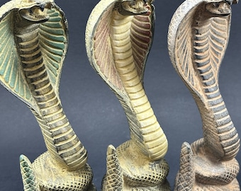 エジプトのコブラの蛇の像、エジプトのウラエウス。エジプトで丁寧に