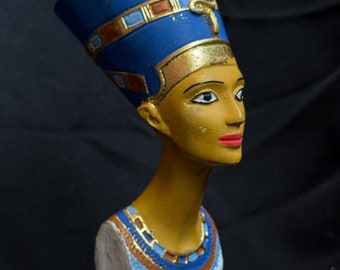 ネフェルティティ像：エジプト女王のコレクターズアイテム、エジプト製