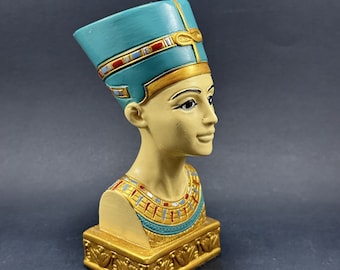 ネフェルティティ像：エジプト女王のコレクターズアイテム、エジプト製
