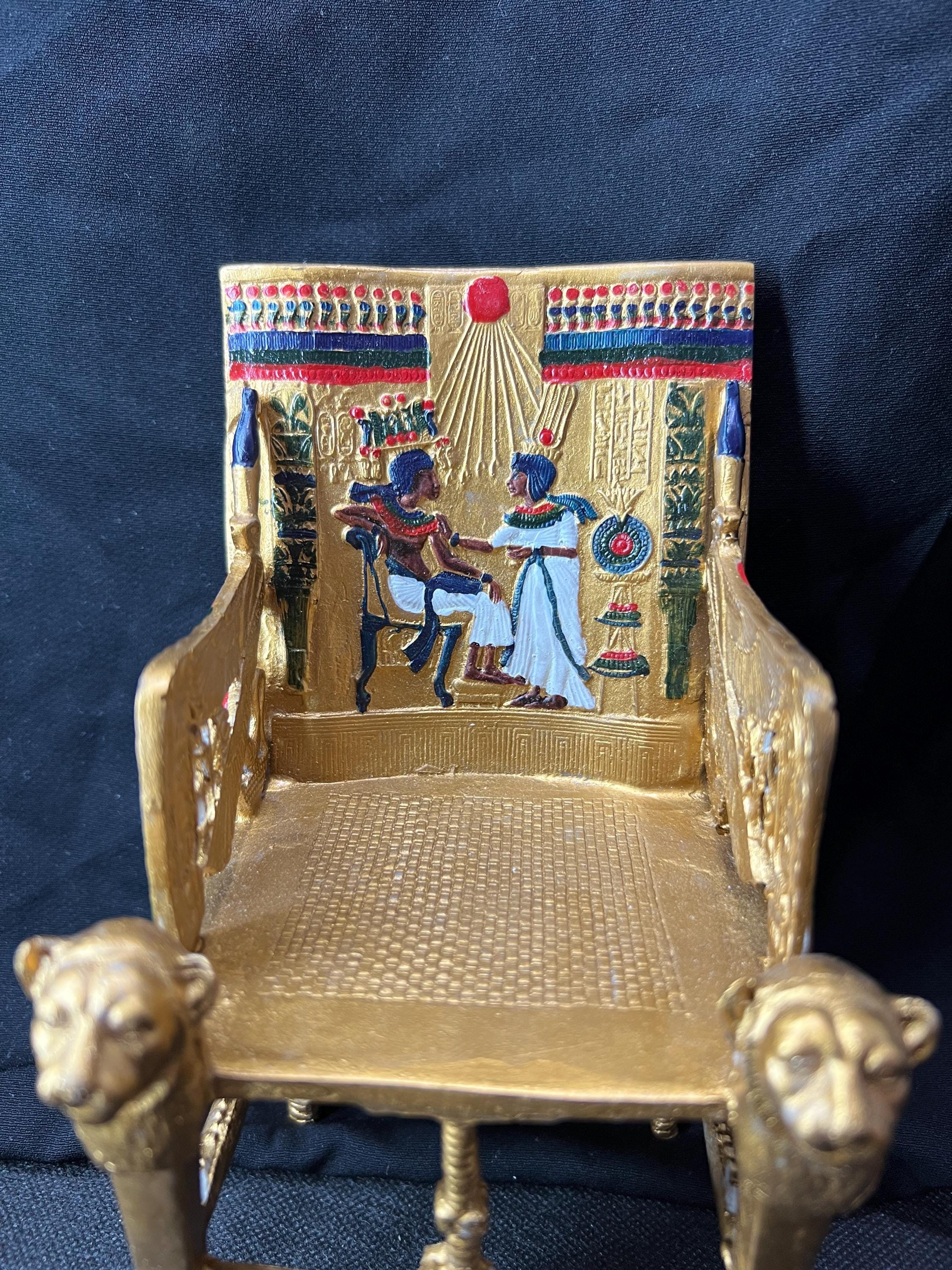エジプトの黄金の玉座の椅子のレプリカ - ツタンカーメン王に