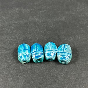 新品 入手困難品 スカラベ エジプト ネックレス 青 象形文字 ターコイズブルー 石 ブルー 地球っぽい色　現品限り 新品 入手困難品 スカラベ エジプト ネックレス 青 象形文字