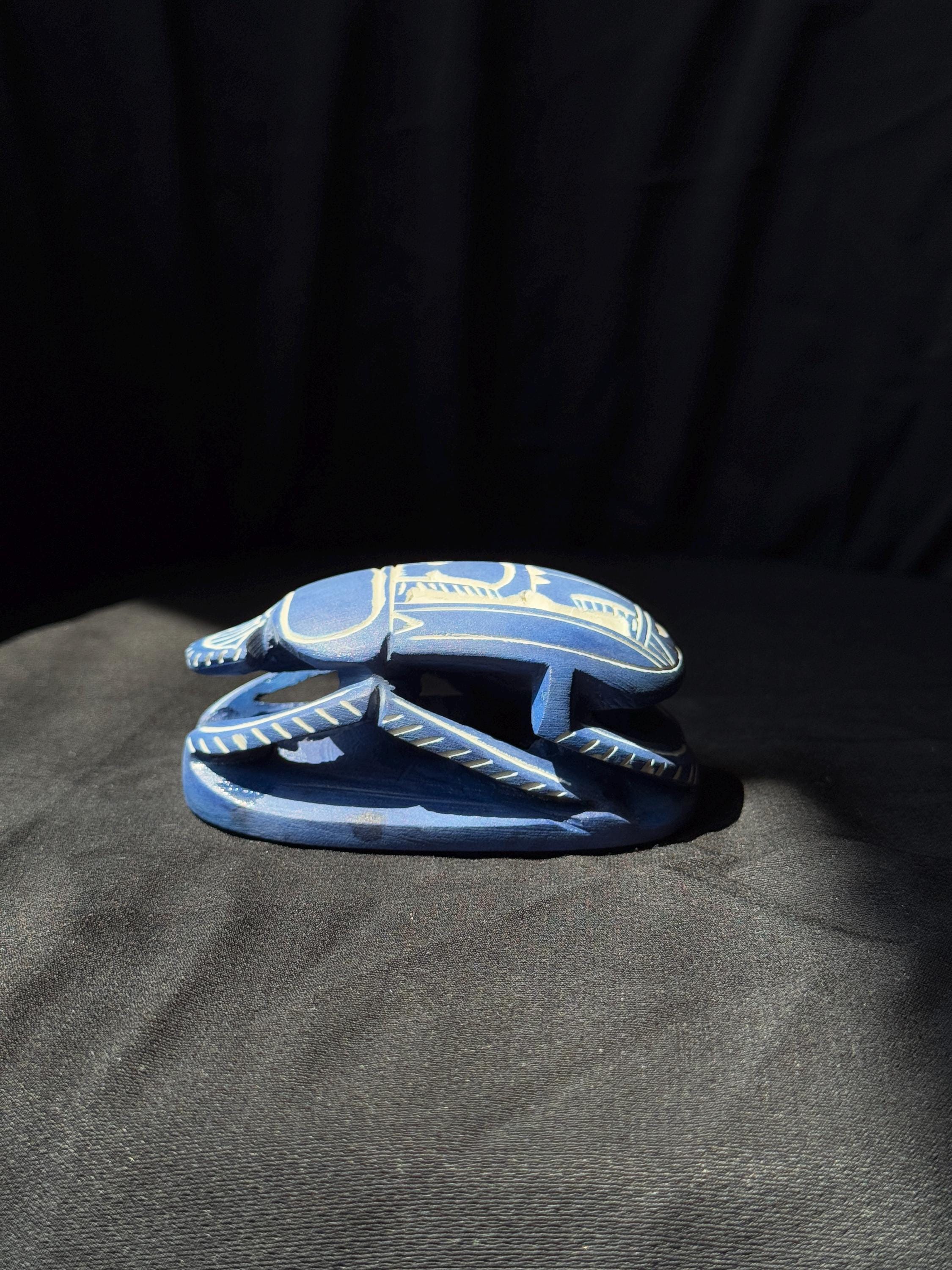 スカラベ・ストライプコイン (シルバープルーフ) 600枚限定品 古代エジプト エジプトの青いスカラベとヒエログリフ – 再生、保護、そして力の象徴