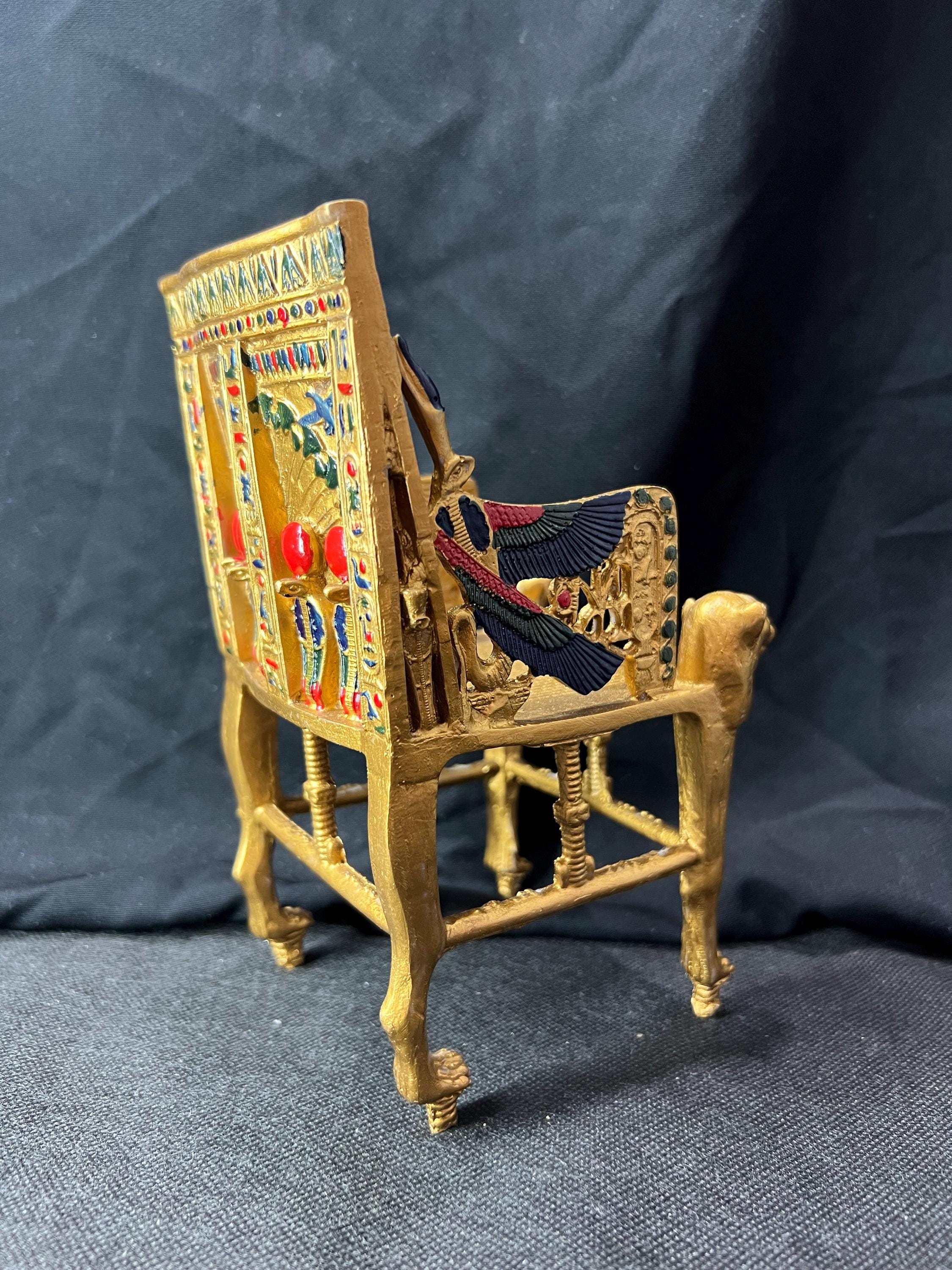 エジプトの黄金の玉座の椅子のレプリカ - ツタンカーメン王に
