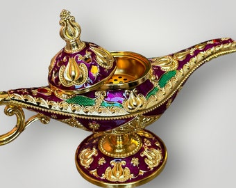 Lampada di Aladino dorata decorata con colore viola Collezione riccamente in rilievo per matrimonio Made in Egypt.