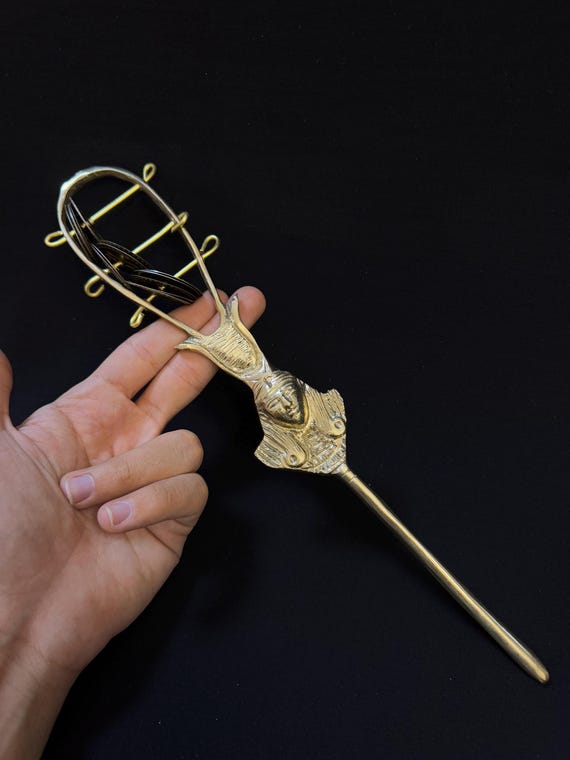 銅製の素晴らしい女神ハトホルのシストラム - 古代エジプトの神聖な