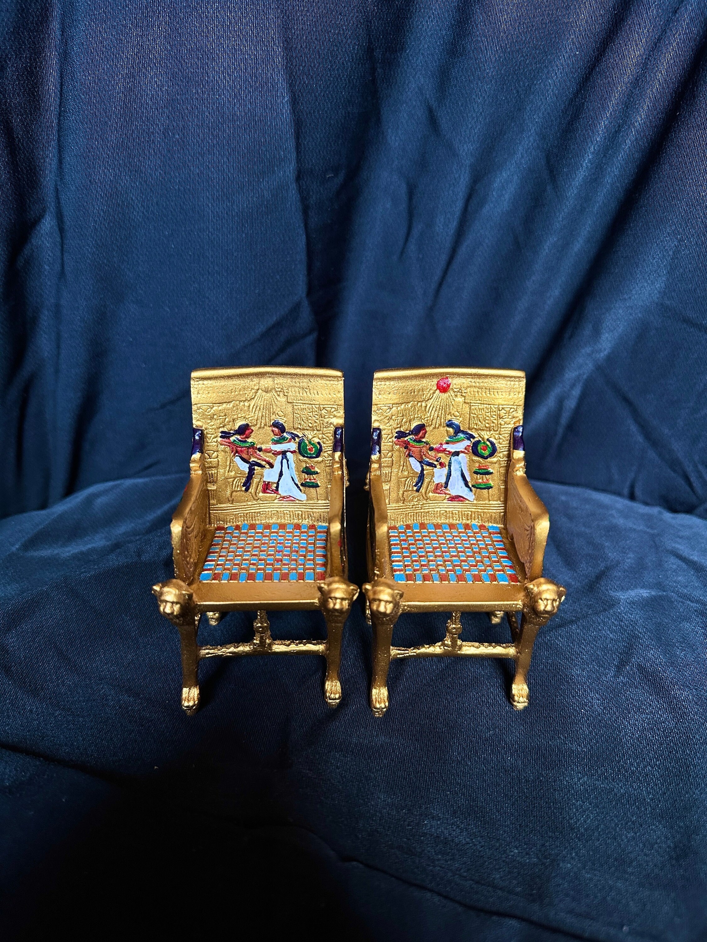 豪華なツタンカーメン王の玉座 - 博物館の展示品 椅子2脚 エジプトの