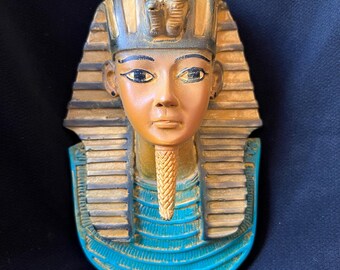 エジプトのツタンカーメン王の壁掛け - 青と金のファラオの胸像、古代