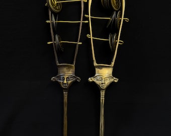 古代エジプトの幸運、守護、創造の象徴である銅製の神聖な楽器
