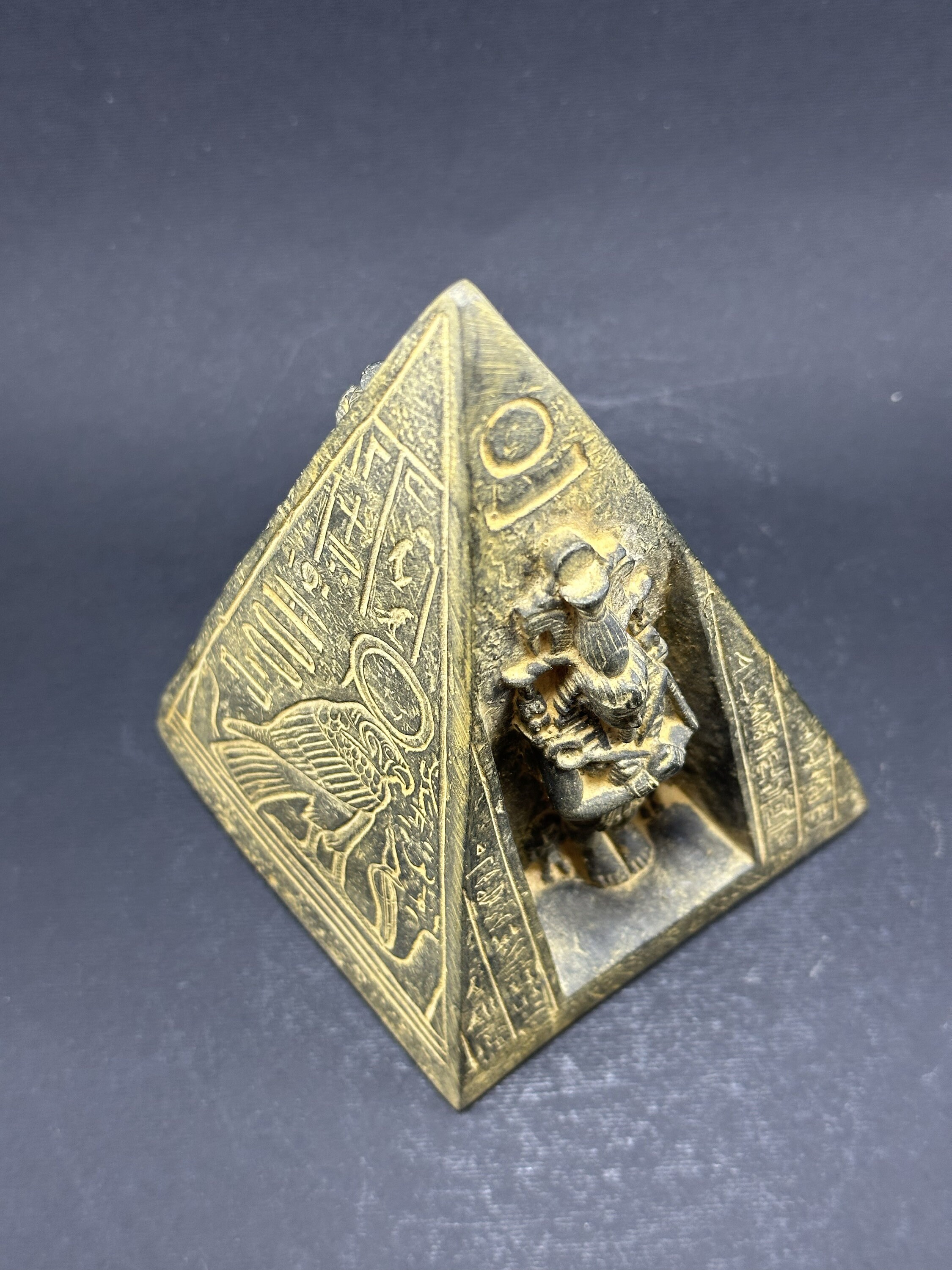 手作りのエジプトのピラミッドファラオスタイルのピラミッド彫刻石