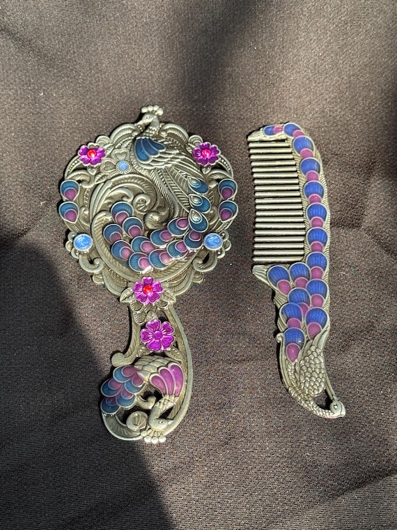 VTG Embroidered Comb & Mirror Set - EXC. COND.!!! Vintage Hand-embroidered Vanity Mirror, Comb, and Hair Brush  main image 2