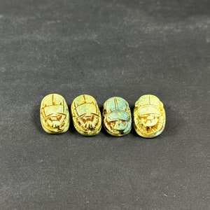 Conjunto de pequeños y raros escarabajos egipcios amuleto escarabajo color verde hechos en Egipto