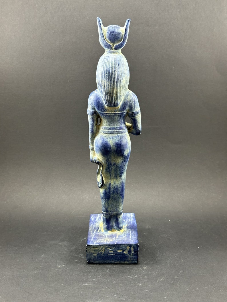 Autentica statua della dea Iside Scultura egiziana antica fatta a mano in pietra pesante realizzata in Egitto immagine 5