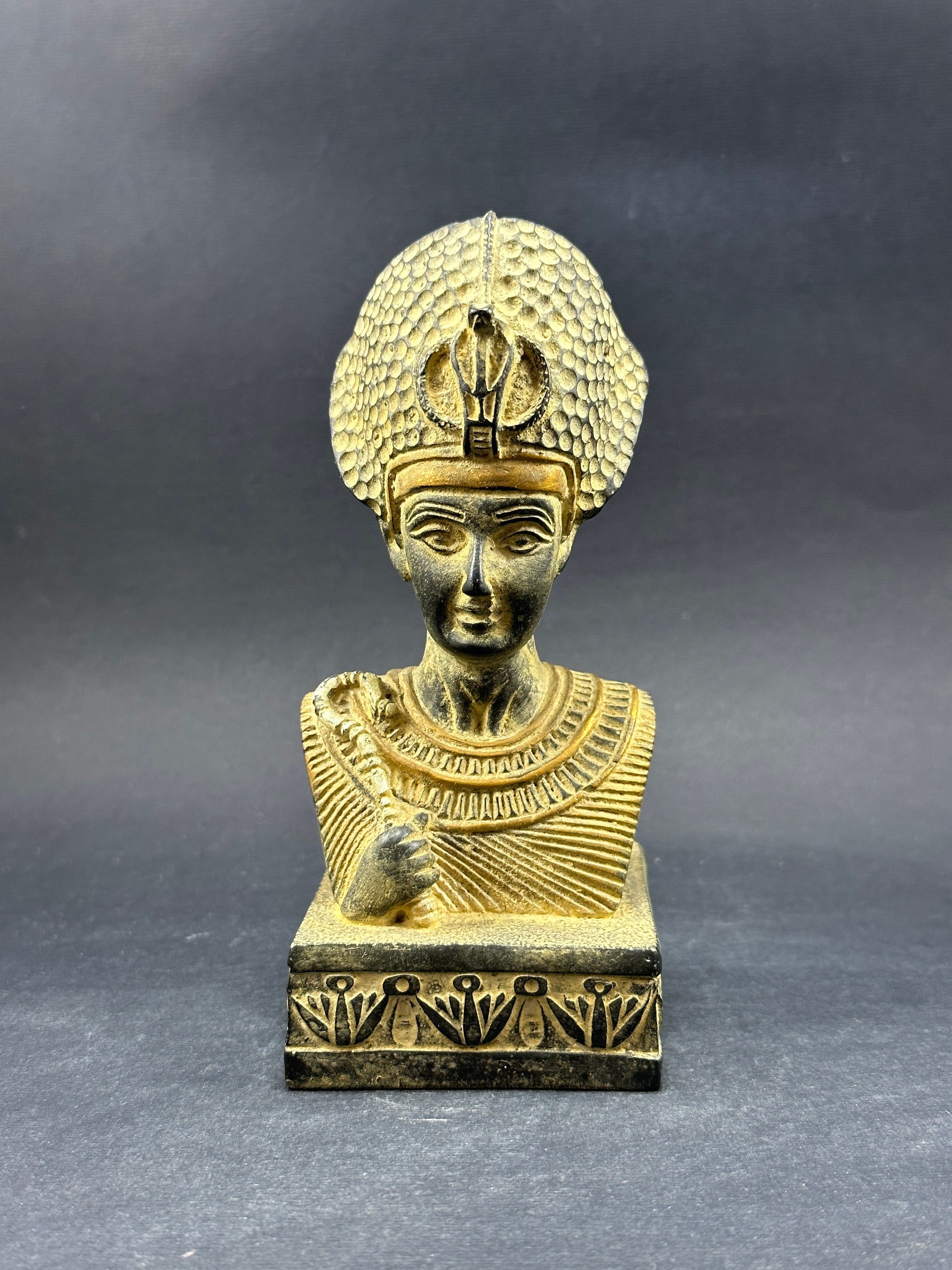 エジプト　棺入りのクレオパトラ像　真鍮製　オブジェ　銅像　女性像 エジプト 棺入りのクレオパトラ像 真鍮製 オブジェ 銅像 女性像