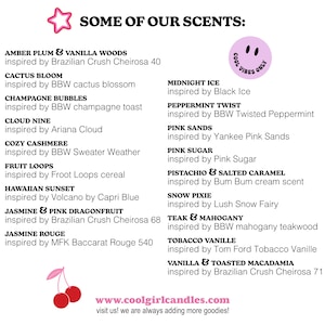 Peut inclure: Un graphique rose et blanc avec le texte "Some of our scents:" et une liste de parfums de bougies avec leur inspiration. Les parfums comprennent Amber Plum & Vanilla Woods, Cactus Bloom, Champagne Bubbles, Cloud Nine, Cozy Cashmere, Fruit Loops, Hawaiian Sunset, Jasmine & Pink Dragonfruit, Jasmine Rouge, Midnight Ice, Peppermint Twist, Pink Sands, Pink Sugar, Pistachio & Salted Caramel, Snow Pixie, Teak & Mahogany, Tobacco Vanille, et Vanilla & Toasted Macadamia. Le graphique comprend &eacute;galement une cerise rose et le texte "www.coolgirlcandles.com visit us! we are always adding more goodies!"