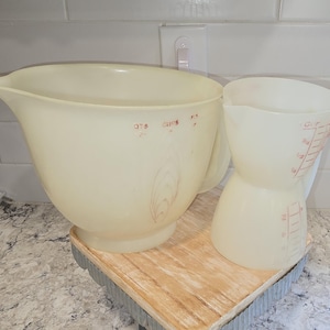 Vintage Tupperware Measuring Cup Set, Tupperware Mix and Pour 8 Cup Batter Bowl, Tupperware Wet and Dry Measuring Cup