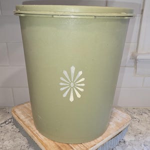 Vintage Tupperware Servalier Canister, Tupperware 807-2