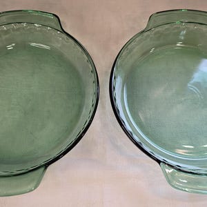 Set of 2 Vintage Anchor Hocking Green 9&quot; Fluted Pie Plates, Pie Dish with Handles