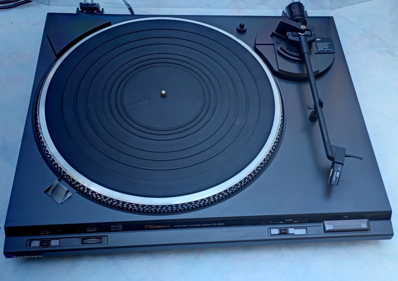 Vintage Technics shops SLBD22 Turntable Record Player