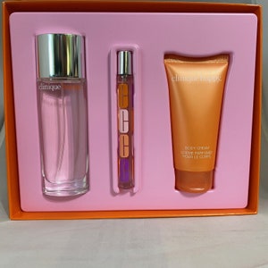 Clinique Happy Set 1.7 Oz Perfume Spray + 2.5 Oz Body Cream + 0.34 Oz Mini Spray for women very hard to find
