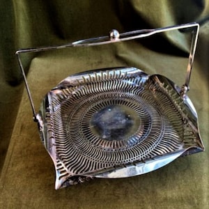 Vintage BRS Nickel Hammered Apollo Sheffield Square Basket with Folding Handle. Made in USA