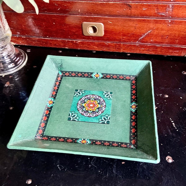 Vintage Handmade Papier-mâché 8.25” Tray