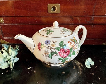 Vintage Wedgwood Charnwood 32 oz Teapot *** For Decorative Purpose Only***