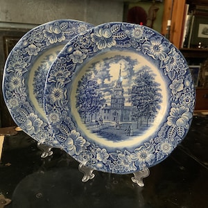 Set of 2 Vintage Liberty Blue Colonial Scenes Luncheon Plates Independence Hall