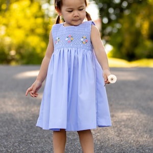 Vestido Liberty para niña con fruncido azul a mano / Vestido de retrato / Vestido de boda de playa / Vestido con volantes / Vestido de primavera / Vestido con volantes / Vestido de verano
