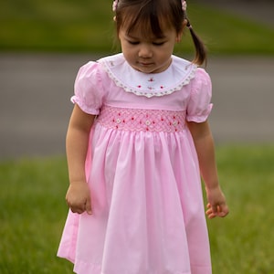 Vestido Liberty para niña con fruncido a mano en color rosa / Vestido de retrato / Vestido de boda en la playa / Vestido con volantes / Vestido de primavera / Vestido con volantes / Vestido de verano