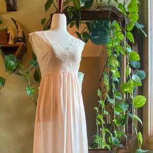 Baby Pink & White Grecian Goddess Nightgown | Vintage 1970s 1980s | Empire Waist, Nylon, Lace | Sleeveless | Women&#39;s XXS /XS