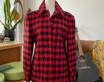 Vintage Womens Pendleton Wool Coat, 1950's | Large red & black houndstooth design, button-up, collared with two hidden slit pockets, lined