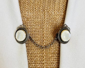 Sweater Clips Round Vintage Sweater Clip Faux Pearl Cardigan Clasp Dress Clip Chain Collar Clip Cinch Clip Birthday Gift for Her Fabulici