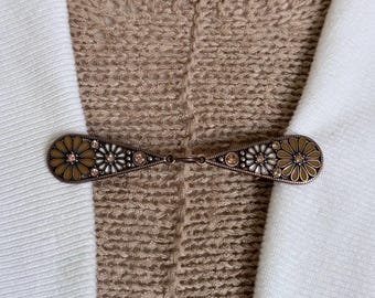 Sweater Clips Brushed Gold Daisy Cardigan Clasp Floral Sweater Clip Cosplay Clips Shawl Clip Coat Clasp Dress Clip Birthday Gift for Her