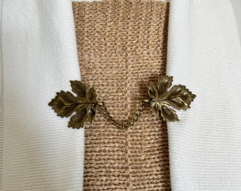 Sweater Clips Bronze Leaf Cardigan Clasp Chain Sweater Clip Leaves Kimono Fastener Floral Scarf Clips Unique Birthday Gift for Her Fabulici