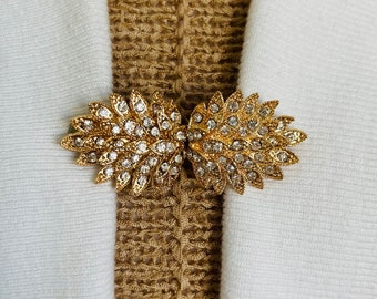 Sweater Clips Gold Floral Sweater Clip Strass Crystals Cosplay Clips Cloak Clasps Bijoux Cadeau Cadeau Cadeaux pour Elle par Fabulici